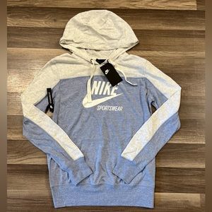 NWT Nike lightweight hoodie shirt small